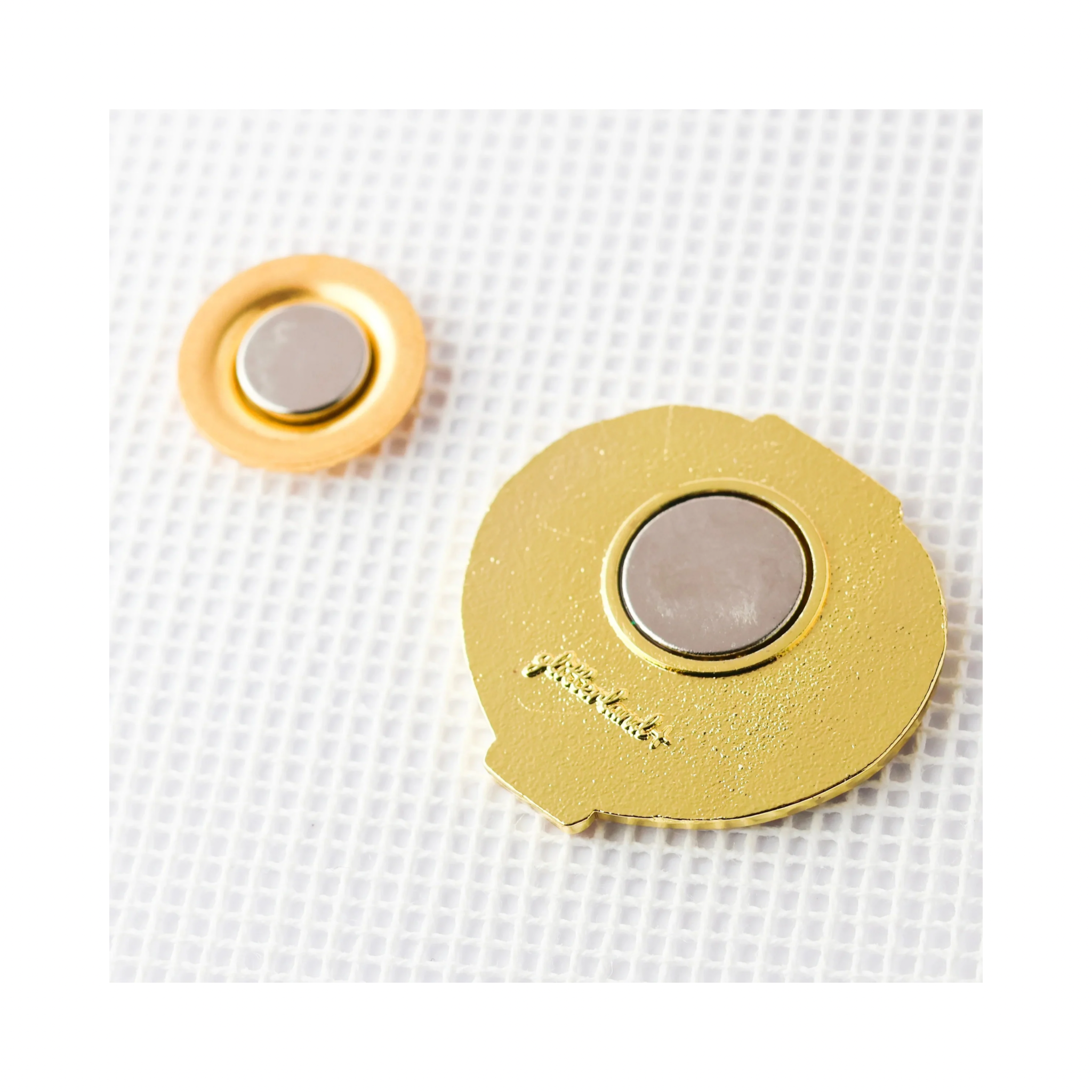 Pink Compact Needle Minder